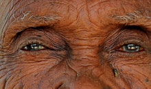 anziano con scarificazioni faciali-Sudan
